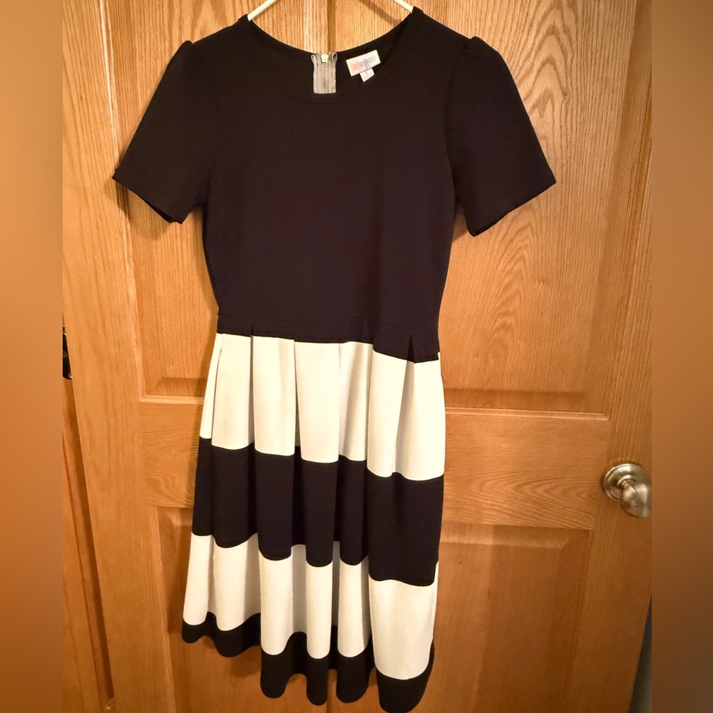LuLaRoe Amelia, Black and White, Size Small